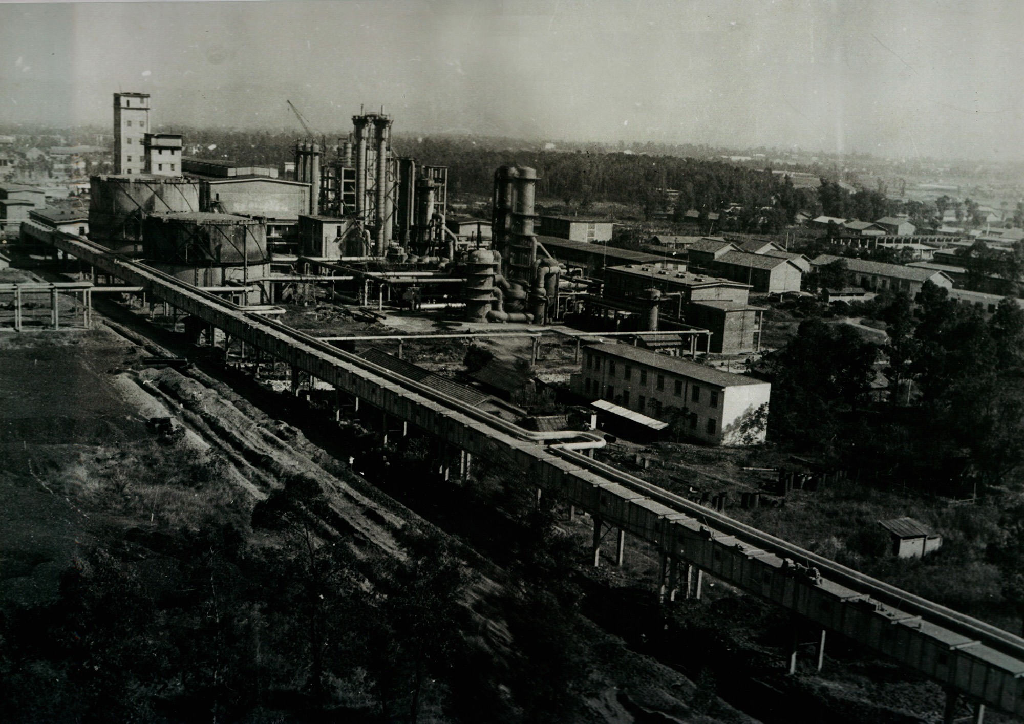1.建廠初期柳化廠區(qū)一角。.jpg