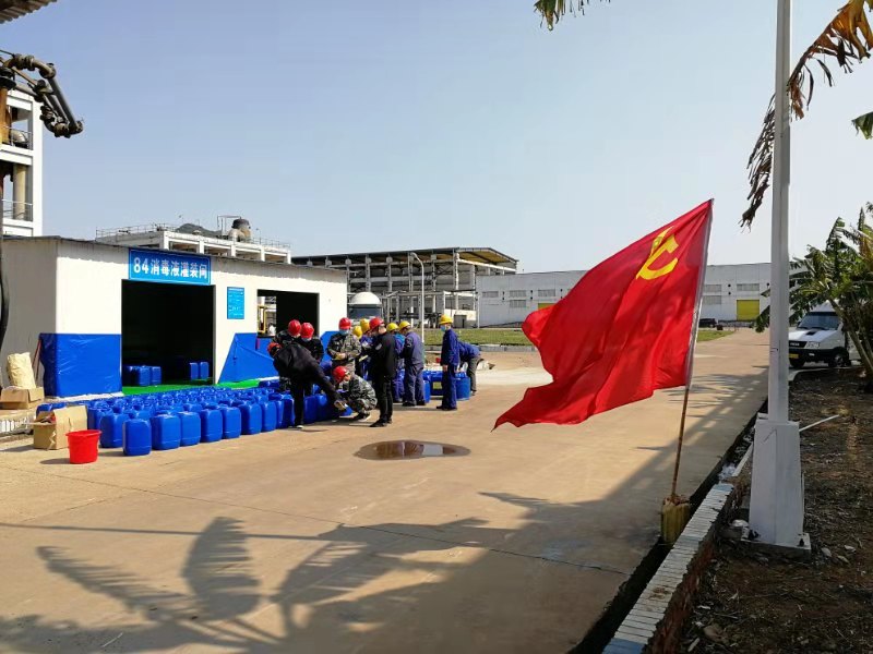 2.2020年2月18日，廣西柳化氯堿公司生產(chǎn)、罐裝84消毒液，助力疫情防控。.jpg
